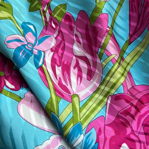 Fansy Silk Scarf Large Floral Square 🌹 - Picture 11 of 11